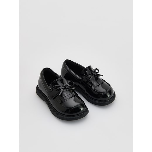 Reserved - Lakierowane loafersy - czarny ze sklepu Reserved w kategorii Półbuty dziecięce - zdjęcie 184687992