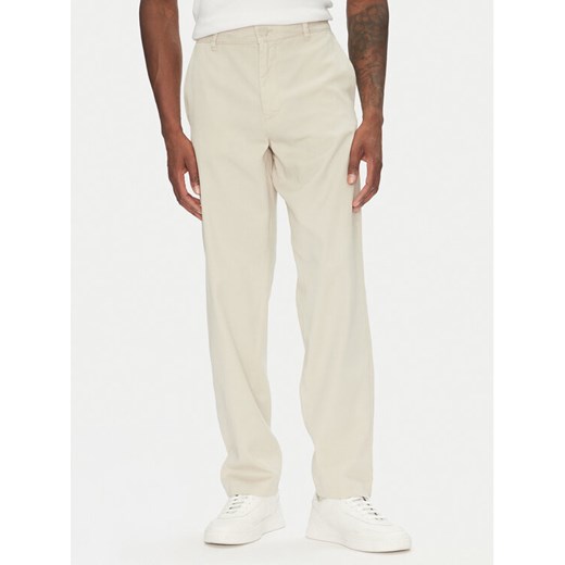 Lindbergh Spodnie materiałowe 30-008031 Beżowy Relaxed Fit ze sklepu MODIVO w kategorii Spodnie męskie - zdjęcie 184698894