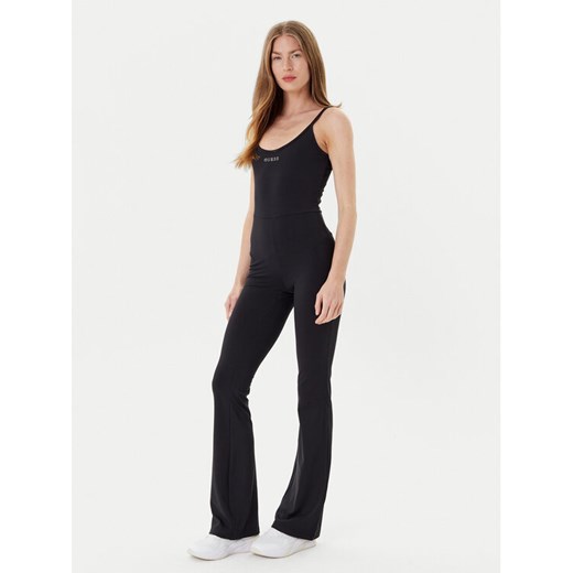 Guess Kombinezon V5RD06 KCD02 Czarny Regular Fit ze sklepu MODIVO w kategorii Kombinezony damskie - zdjęcie 184698951