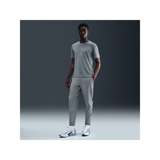Męskie spodnie z tkaniny Nike Air Max - Szary ze sklepu Nike poland w kategorii Spodnie męskie - zdjęcie 184704213