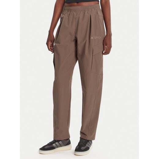 adidas Spodnie outdoor Terrex Xploric JM9857 Brązowy Loose Fit ze sklepu MODIVO w kategorii Spodnie damskie - zdjęcie 184709784