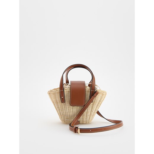 Reserved - Pleciona torebka koszyk z paskiem - brązowy ze sklepu Reserved w kategorii Torby letnie - zdjęcie 184712211