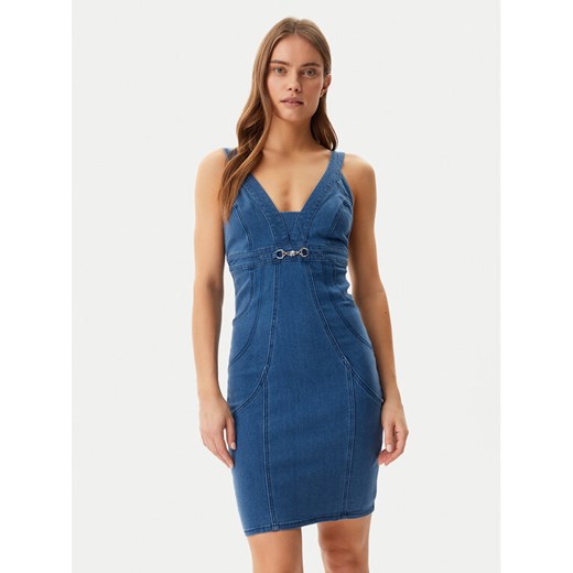 Guess Sukienka jeansowa W5GK75 D5LK0 Niebieski Regular Fit ze sklepu MODIVO w kategorii Sukienki - zdjęcie 184725630