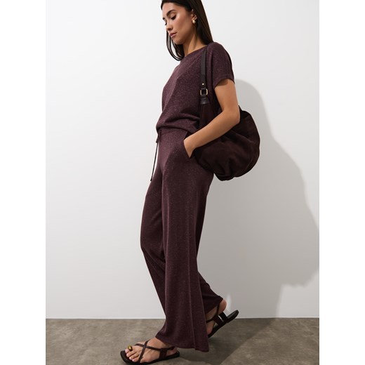 Mohito - Brązowe spodnie z metaliczną nicią - brązowy Mohito M Mohito