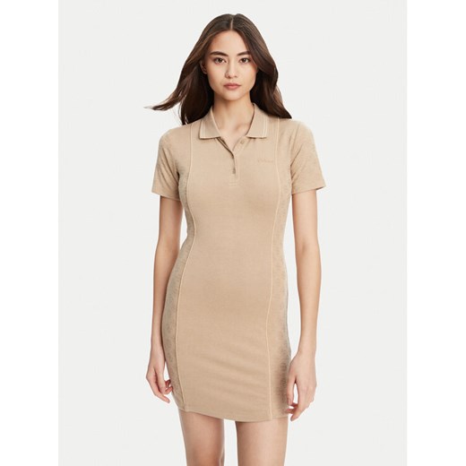 Guess Sukienka dzianinowa V5YK00 KCX12 Beżowy Regular Fit ze sklepu MODIVO w kategorii Sukienki - zdjęcie 184744651