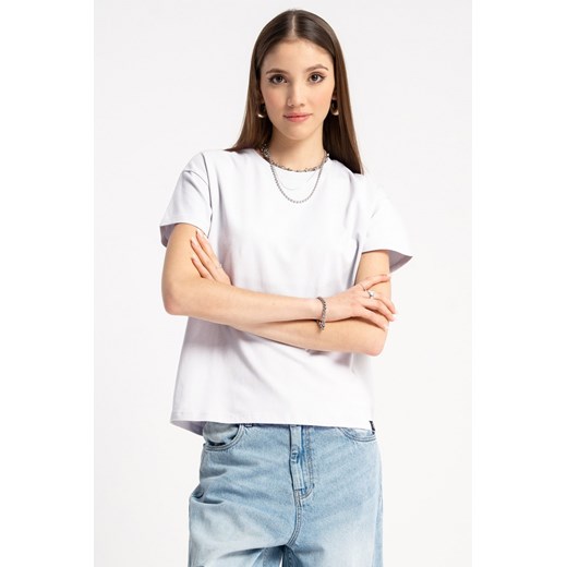 Biały t-shirt bez nadruków z ozdobną naszywką, kolor - biały, rozmiar - 170 ze sklepu REPORTER w kategorii Bluzki dziewczęce - zdjęcie 184753751