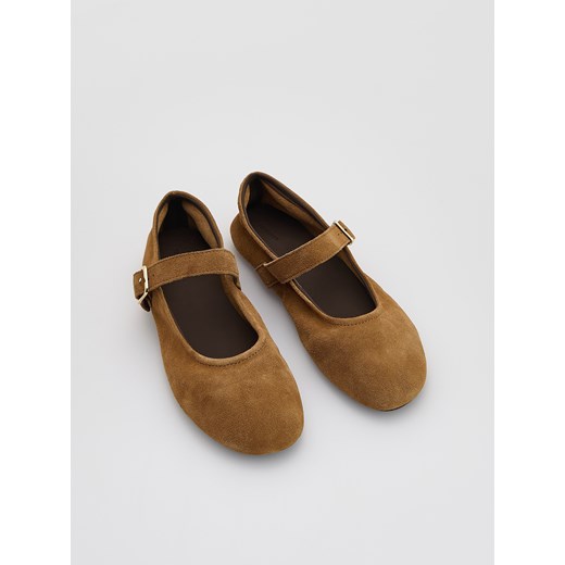 Reserved - Zamszowe baleriny z paskami - beżowy Reserved 35 Reserved