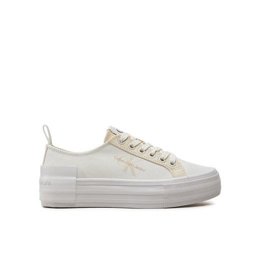 Calvin Klein Jeans Tenisówki Bold Vulc Flatf Low Lace Mix Mtl YW0YW01465 Écru ze sklepu MODIVO w kategorii Trampki damskie - zdjęcie 184778960