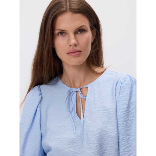 Reserved - Wiskozowa bluzka z wiązaniem - jasnoniebieski Reserved L Reserved