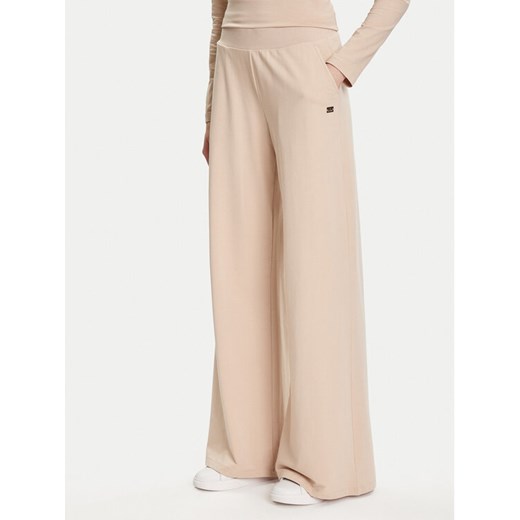 EA7 Emporio Armani Spodnie dresowe 7W000462 AF13135 U1046 Beżowy Relaxed Fit ze sklepu MODIVO w kategorii Spodnie damskie - zdjęcie 184790341