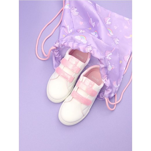 Sinsay - Sneakersy na rzepy z brokatem - biały - id: 917EK-00X - marki Sinsay - 184793101 Sinsay - Sneakersy na rzepy z brokatem - biały ze sklepu Sinsay w kategorii Buty sportowe dziecięce - zdjęcie 184793101