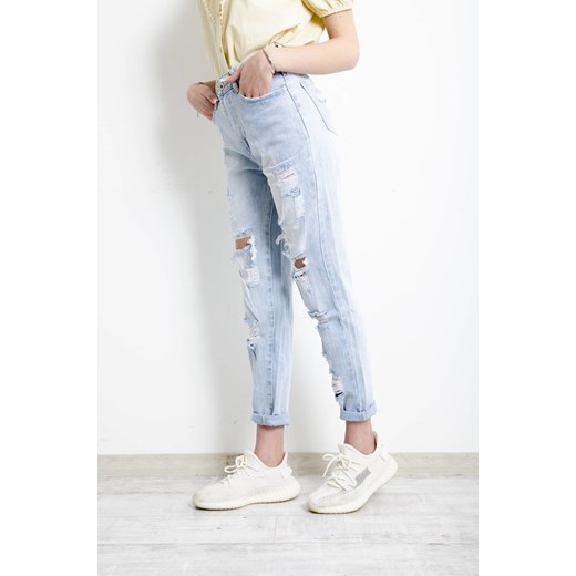 SPODNIE JEANSOWE MOM FIT Z PRZETARCIAMI ze sklepu olika.com.pl w kategorii Jeansy damskie - zdjęcie 184809284