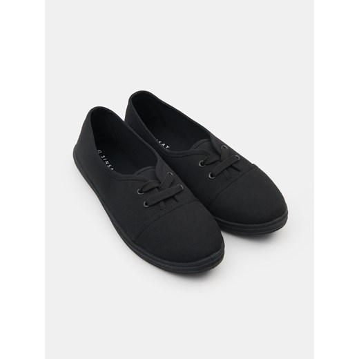 Sinsay - Trampki wsuwane z okrągłym noskiem - czarny Sinsay 41 Sinsay