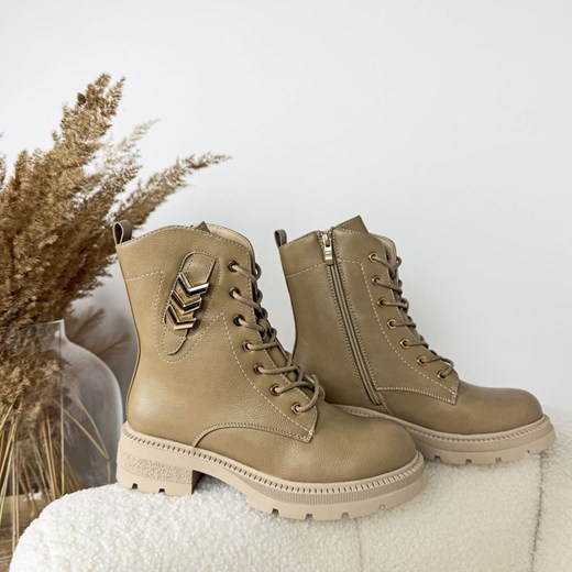 Beżowe botki damskie na traperze M.Daszyński 2221-23 ze sklepu suzana.pl w kategorii Workery damskie - zdjęcie 184825484