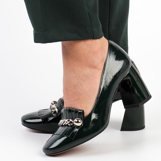 Zielone skórzane lakierowane Polskie czółenka damskie na słupku Simen ze sklepu suzana.pl w kategorii Czółenka - zdjęcie 184833044