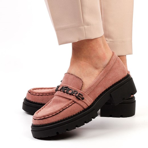 Różowe zamszowe loafersy na traperze, mokasyny damskie La.Fi 001dp ze sklepu suzana.pl w kategorii Mokasyny damskie - zdjęcie 184835734