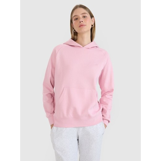 Damska bluza dresowa nierozpinana z kapturem 4F 4FWMM00TSWSF1764 - różowa ze sklepu Sportstylestory.com w kategorii Bluzy damskie - zdjęcie 184839610