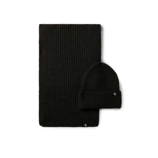 Calvin Klein Jeans Zestaw Szalik i Czapka Monogram Rib Scarf Beanie Set IU0IU00638 Czarny ze sklepu MODIVO w kategorii Czapki zimowe męskie - zdjęcie 184844023