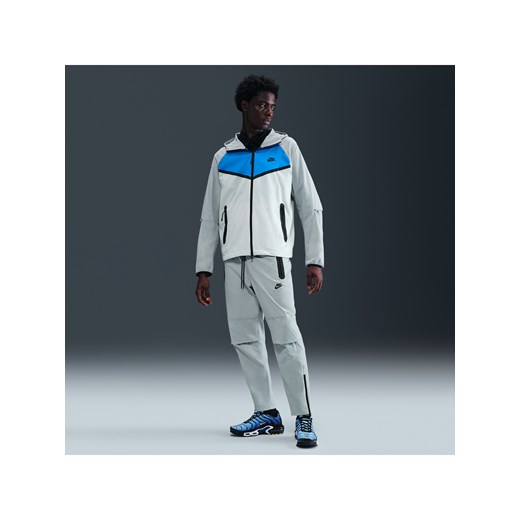 Męskie spodnie z tkaniny z luźnymi nogawkami Nike Tech - Szary ze sklepu Nike poland w kategorii Spodnie męskie - zdjęcie 184862883