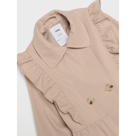 Sinsay - Dwurzędowy płaszcz wiązany w tali z ozdobnymi falbanami - beżowy Sinsay 128 (7-8 l) Sinsay