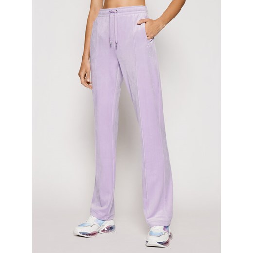 Juicy Couture Spodnie dresowe Tina JCAPW045 Fioletowy Regular Fit ze sklepu MODIVO w kategorii Spodnie damskie - zdjęcie 184920330