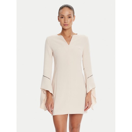 Rinascimento Sukienka koktajlowa CFC0126187003 Beżowy Slim Fit ze sklepu MODIVO w kategorii Sukienki - zdjęcie 184928074