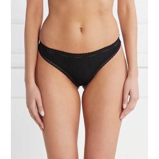 Calvin Klein Underwear Stringi ze sklepu Gomez Fashion Store w kategorii Majtki damskie - zdjęcie 184946781