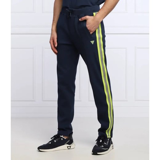 GUESS ACTIVE Spodnie dresowe RUSSELL | Regular Fit ze sklepu Gomez Fashion Store w kategorii Spodnie męskie - zdjęcie 184947941