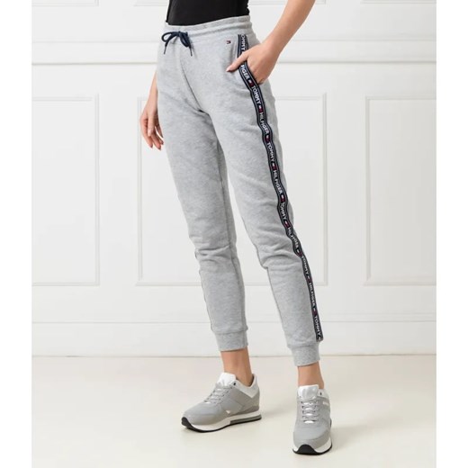 Tommy Hilfiger Spodnie dresowe Track | Regular fit ze sklepu Gomez Fashion Store w kategorii Spodnie damskie - zdjęcie 184947994