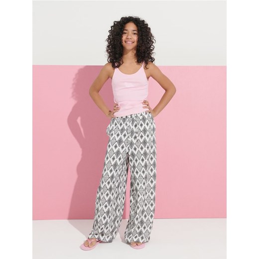 Sinsay - Szerokie spodnie z geometrycznym wzorem - wielobarwny Sinsay 140 (9-10 l) Sinsay