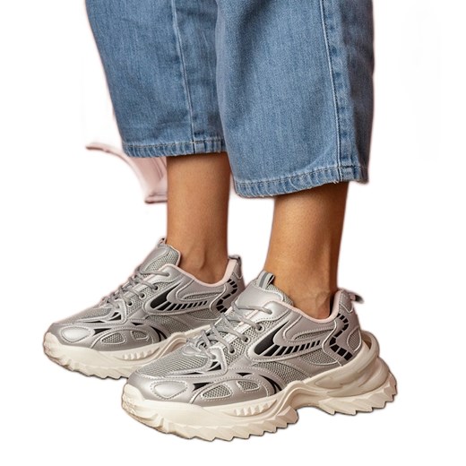 Srebrne sneakersy sportowe na stylowej podeszwie srebrny ze sklepu ButyModne.pl w kategorii Buty sportowe damskie - zdjęcie 184957282