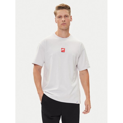 Nike T-Shirt HJ0768 Szary Regular Fit ze sklepu MODIVO w kategorii T-shirty męskie - zdjęcie 184957551