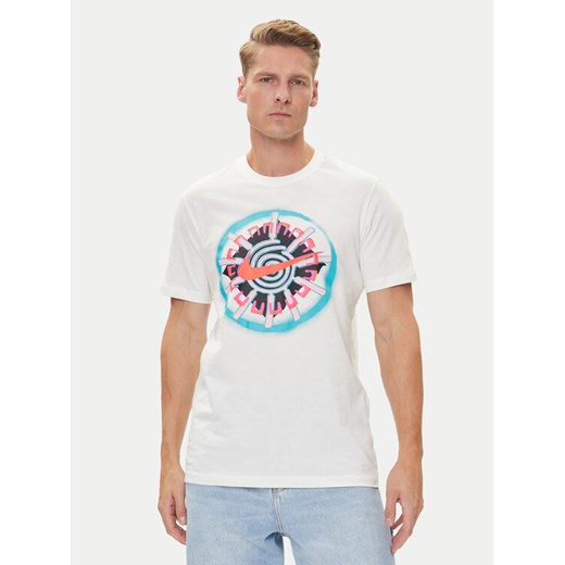 Nike T-Shirt HJ0790 Biały Regular Fit ze sklepu MODIVO w kategorii T-shirty męskie - zdjęcie 184959260