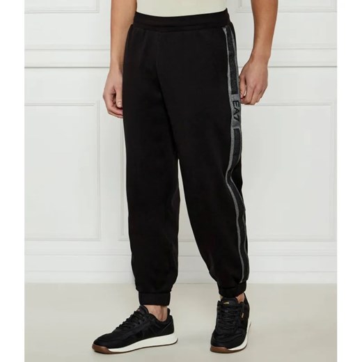 EA7 Spodnie dresowe | Modern fit ze sklepu Gomez Fashion Store w kategorii Spodnie męskie - zdjęcie 184983820
