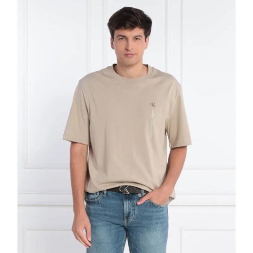 Calvin Klein Jeans T-shirt VERTICAL INSTITUTIONAL | Relaxed fit ze sklepu Gomez Fashion Store w kategorii T-shirty męskie - zdjęcie 184983961