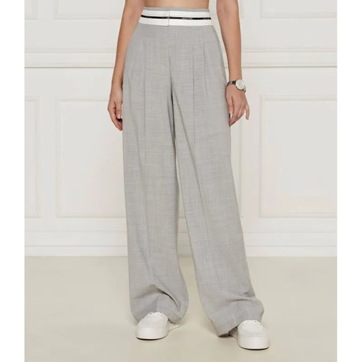 Marc Cain Spodnie | flare fit | z dodatkiem wełny ze sklepu Gomez Fashion Store w kategorii Spodnie damskie - zdjęcie 185002742