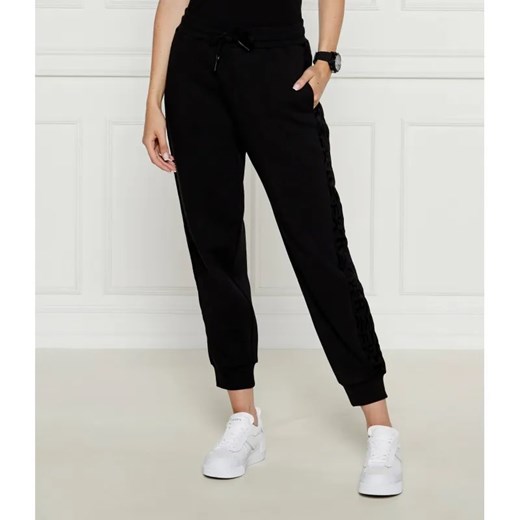 EA7 Spodnie dresowe | Regular Fit ze sklepu Gomez Fashion Store w kategorii Spodnie damskie - zdjęcie 185003131