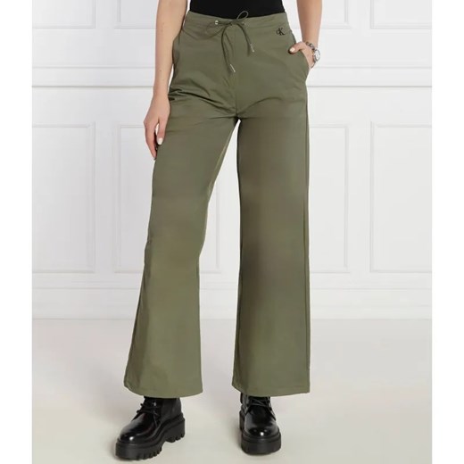 Calvin Klein Jeans Spodnie | Regular Fit ze sklepu Gomez Fashion Store w kategorii Spodnie damskie - zdjęcie 185003641