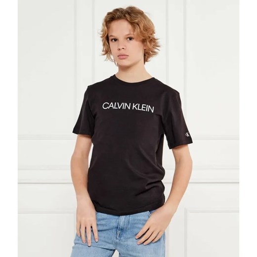 Calvin Klein Jeans T-shirt INSTITUTIONAL | Regular Fit ze sklepu Gomez Fashion Store w kategorii T-shirty chłopięce - zdjęcie 185005763