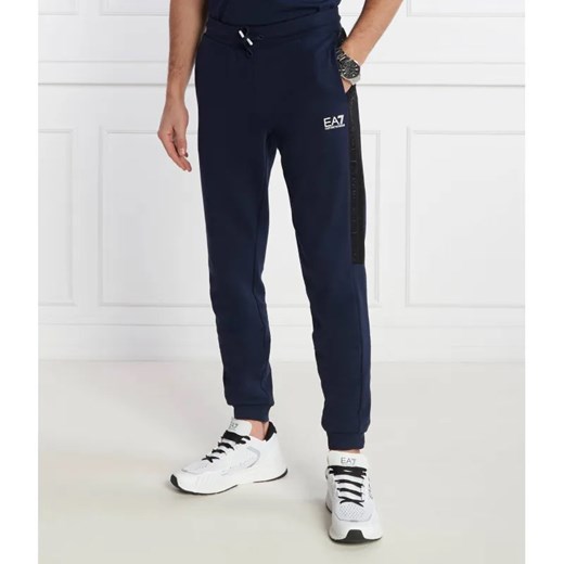 EA7 Spodnie dresowe | Regular Fit ze sklepu Gomez Fashion Store w kategorii Spodnie męskie - zdjęcie 185005980