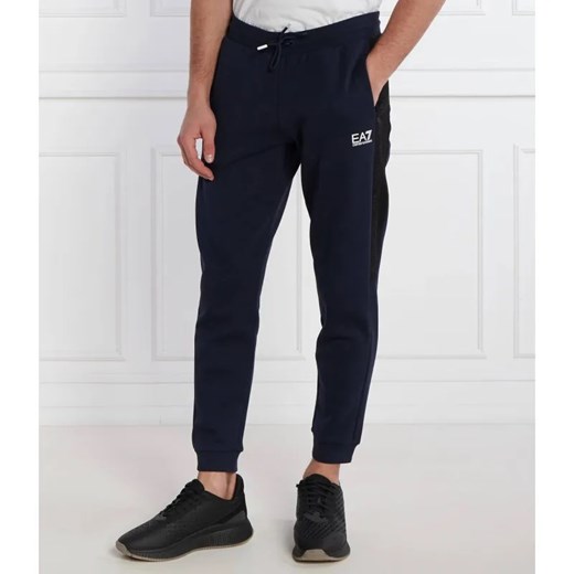 EA7 Spodnie dresowe | Regular Fit ze sklepu Gomez Fashion Store w kategorii Spodnie męskie - zdjęcie 185006693