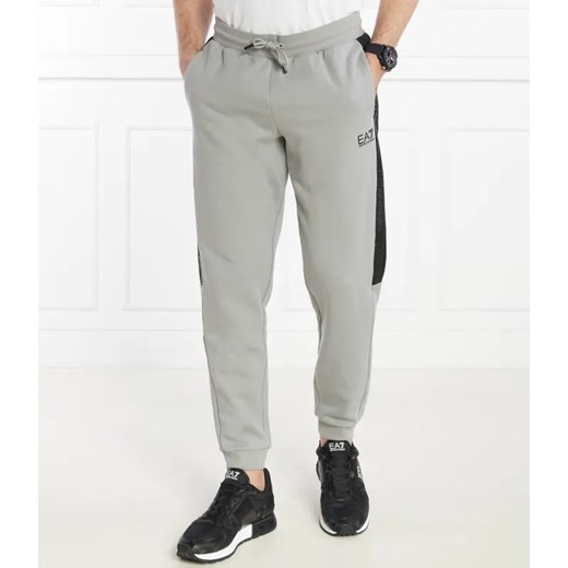 EA7 Spodnie dresowe | Regular Fit ze sklepu Gomez Fashion Store w kategorii Spodnie męskie - zdjęcie 185006800