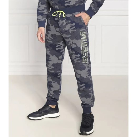 GUESS ACTIVE Spodnie dresowe | Regular Fit ze sklepu Gomez Fashion Store w kategorii Spodnie męskie - zdjęcie 185007523