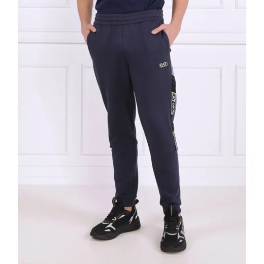 EA7 Spodnie dresowe | Regular Fit ze sklepu Gomez Fashion Store w kategorii Spodnie męskie - zdjęcie 185007582