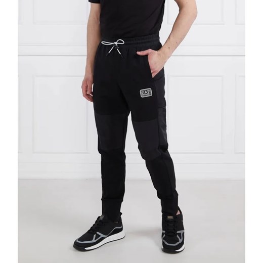 EA7 Spodnie dresowe | Regular Fit ze sklepu Gomez Fashion Store w kategorii Spodnie męskie - zdjęcie 185007693