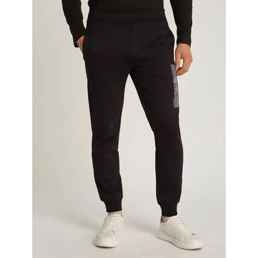 Calvin Klein Spodnie dresowe HORIZONTAL | Regular Fit ze sklepu Gomez Fashion Store w kategorii Spodnie męskie - zdjęcie 185007954