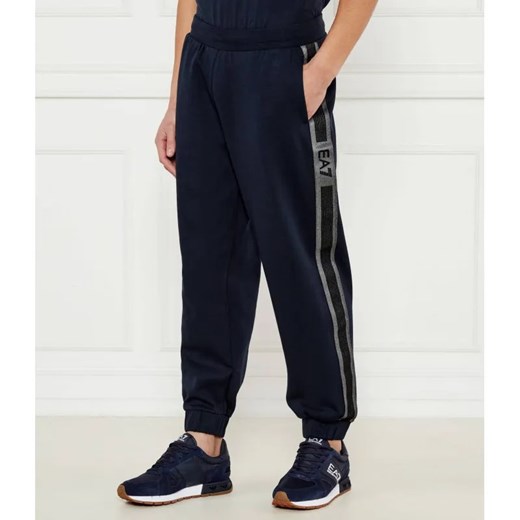EA7 Spodnie dresowe | Modern fit ze sklepu Gomez Fashion Store w kategorii Spodnie męskie - zdjęcie 185009054
