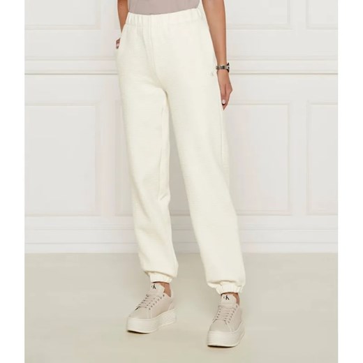 Calvin Klein Jeans Spodnie dresowe | Regular Fit ze sklepu Gomez Fashion Store w kategorii Spodnie damskie - zdjęcie 185010183