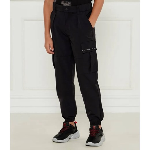 HUGO KIDS Spodnie | Loose fit ze sklepu Gomez Fashion Store w kategorii Spodnie chłopięce - zdjęcie 185010373