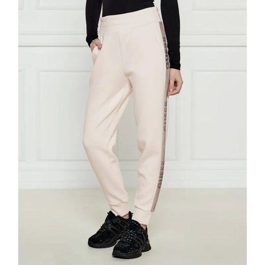 GUESS Spodnie dresowe VICTOIRE | Regular Fit ze sklepu Gomez Fashion Store w kategorii Spodnie damskie - zdjęcie 185011002